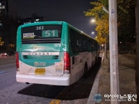 캄캄한 저녁 사고 유발하는 삼영운수 버스들