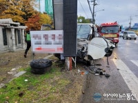 인천 서구 1톤 트럭 주행중 가로등 충돌 1명 사망