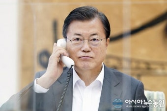 文대통령, 미 대대통령 당선인 바이든과 첫 전화 통화... 