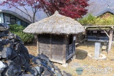 옥천향토전시관에 옮겨 놓은 개심리 뒤주 눈길