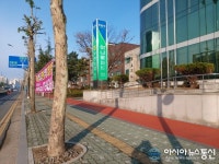 지정된 게시대가 없나 왜 부평농협앞 인도에 현수막을?