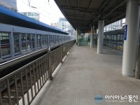 [아통포토] 서울시 코로나19 비상…한산한 노량진역 승강장