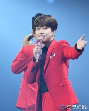 이찬원, 콘서트 비하인드 사진 속 훈훈한 비주얼 눈길