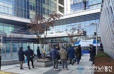[아통포토] 취재진들 서울행정법원 앞 대기