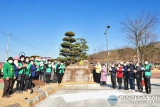군위군, 새마을운동 50주년 기념비 제막