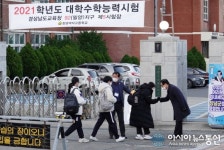 수험생 격려하는 한정우 창녕군수