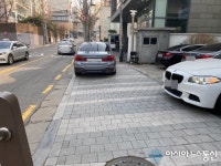 [아통포토] 인도를 점령한 BMW 차량들 시민들 통행에 불편