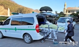 [아통포토] 공주 푸르메요양병원 집단격리 해제...이송은 중환자부터