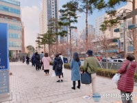 [아통포토] 100여명이 코로나 검사를  위해 줄서...관악구보건소