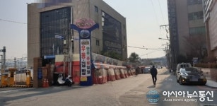 [아통포토] 코로나19 여파로 텅 빈 부산역 풍물거리