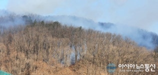 충남 천안 병천인근 야산서 불…소방 화재 진압 중