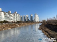 [아통포토] 꽝꽝 얼어버린 안산천