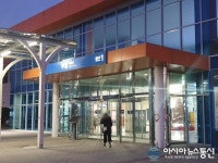 [아통포토] 강추위 속 부발역으로 들어서는 시민