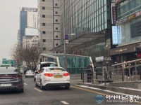 [아통포토] 강남사거리 눈길에 불법 주정차 단속 필요