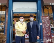 황규종 의창구청장, 저소득 세대에 11년째 후원해 온 박용호 그린하우스 대표에 감사