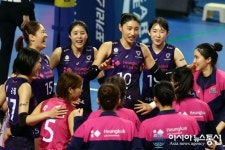 [여자 배구] 4연승 흥국생명 1위, 3연패 현대건설 6위