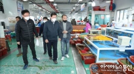 최인주 진해구청장, 설 명절 앞두고 용원어시장 민생행보