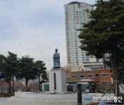 [아통포토] 우뚝 서있는 충렬공 송상현 동상