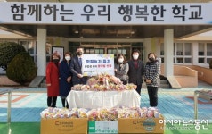 NH농협은행 경남영업부, 창원천광학교 졸업생에 축하 꽃다발 전달