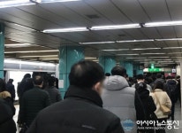 [아통포토] 잠실역 출근길…일교차 커