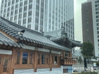 [아통포토] 고즈넉한 한옥과 빌딩의 어울림