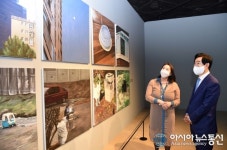 안병용 의정부시장, 도서관 속 작업실展 관람