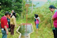 소수력발전, 부족민 연결시켜