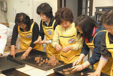봉사원 20여명 대상 제과제빵 교육