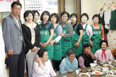 선암동새마을협·부녀회 독거노인 점심대접