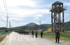 전쟁의 아픔 움켜쥔 철책… 분단 넘어 평화를 노래하다