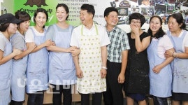 윤종오 북구청장, 마을기업 3호점 직원 격려