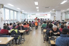 동구종합복지관, 어르신 100명에 식사대접
