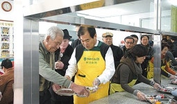 남구노인복지회관 어르신에 팥죽 대접