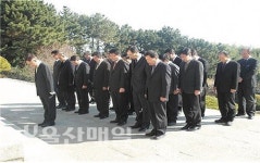 부산고용청 간부, 충렬사 참배