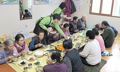 복산2동그린리더협의회, 신복경로당서 급식봉사