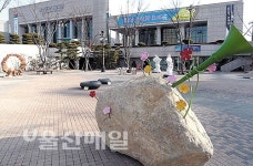 봄바람 속살거리는 전시…음악회…