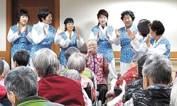 늘푸른요양원 어르신에 풍물연주 봉사
