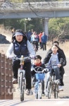 상쾌한 봄날 자전거 나들이