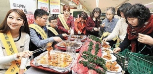 대형마트 축산농가 돕고, 물가 잡고…