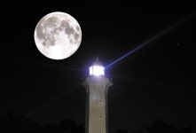 슈퍼문…등대와 함께 세상을 밝히다