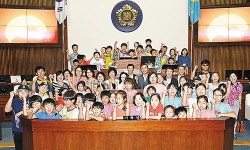 강원도 철원군 모범어린이·교사, 시의회 견학