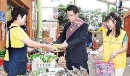 서동욱 시의장, 야음시장 정기세일 행사 참여