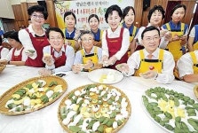 경남은행 사랑의 송편빚기…불우이웃과 한가위 情 나눠요