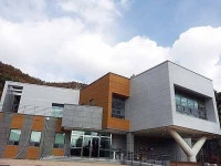 전시품 빈약…문학은 없고 건물만 있다