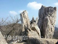 봉우리마다 솟아오른 기암괴석… 풍진 세상을 호령하네 부산의 진산 금정산