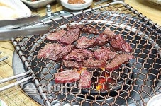 [울산맛집]무거동 촌당숯불갈비 숯향 배인 육즙 입안 가득…특제 소스로 풍미 더해