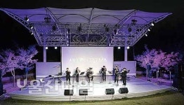 초여름 밤 문예회관 뒷뜰… 달콤한 영화음악에 젖다