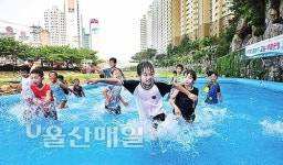 물 만난 도심… 우리 동네서 쿨 하게∼ 워터파크 안부럽네