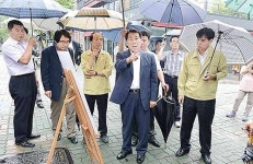 나동연시장, 보행자 전용도로 현장행정…상권에 활력 불어넣는다