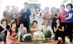 약사경로당 어르신 생일상 대접